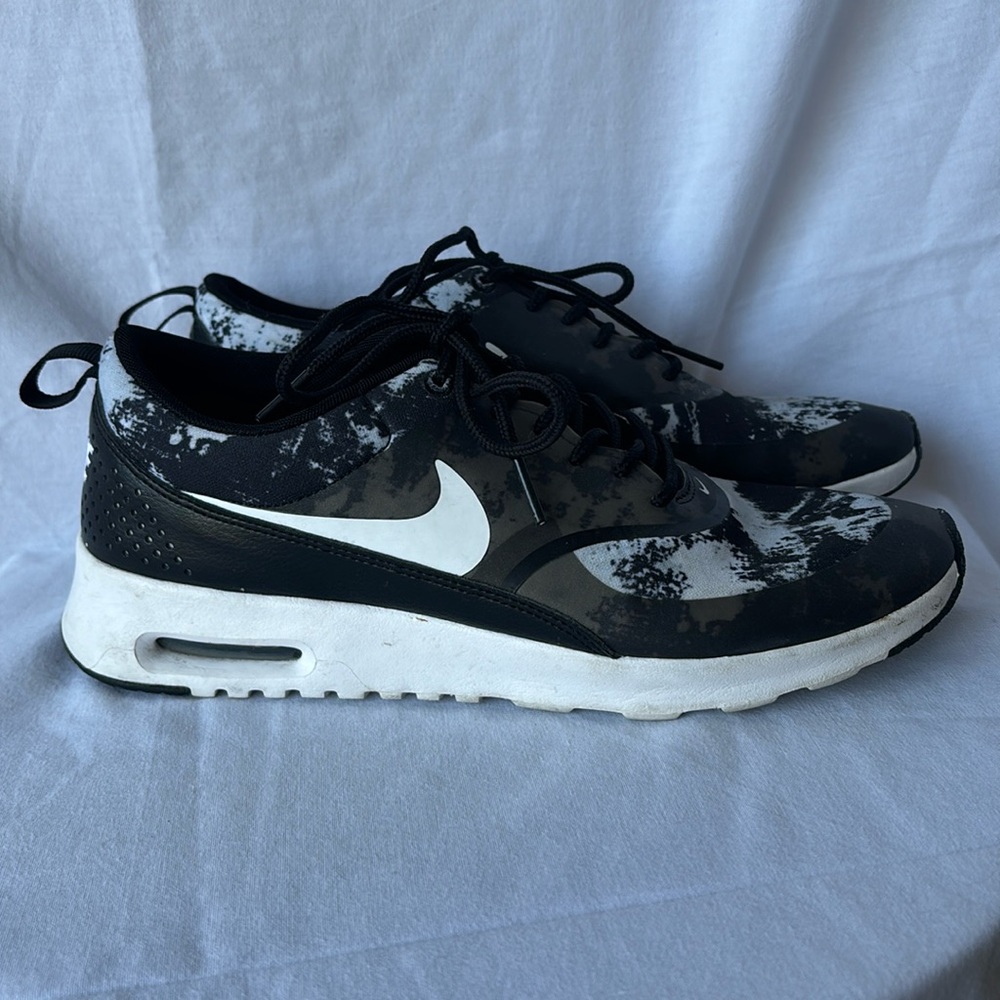 Nike AirMax Tea Black/White Tennis Shoes